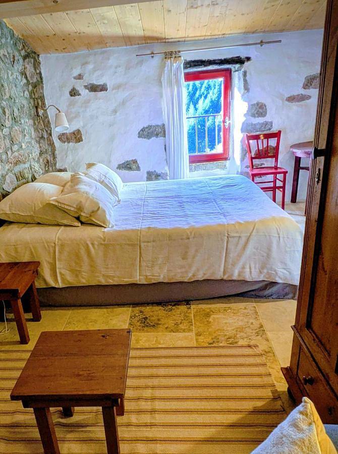 Location de vacances pour 8 personnes, avec vue ainsi que jardin et piscine, animaux acceptés à Sanilhac - 3