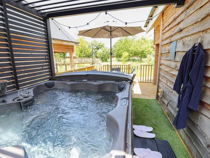 Lake View Lodge in Thorpe on the Hill, Lincolnshire