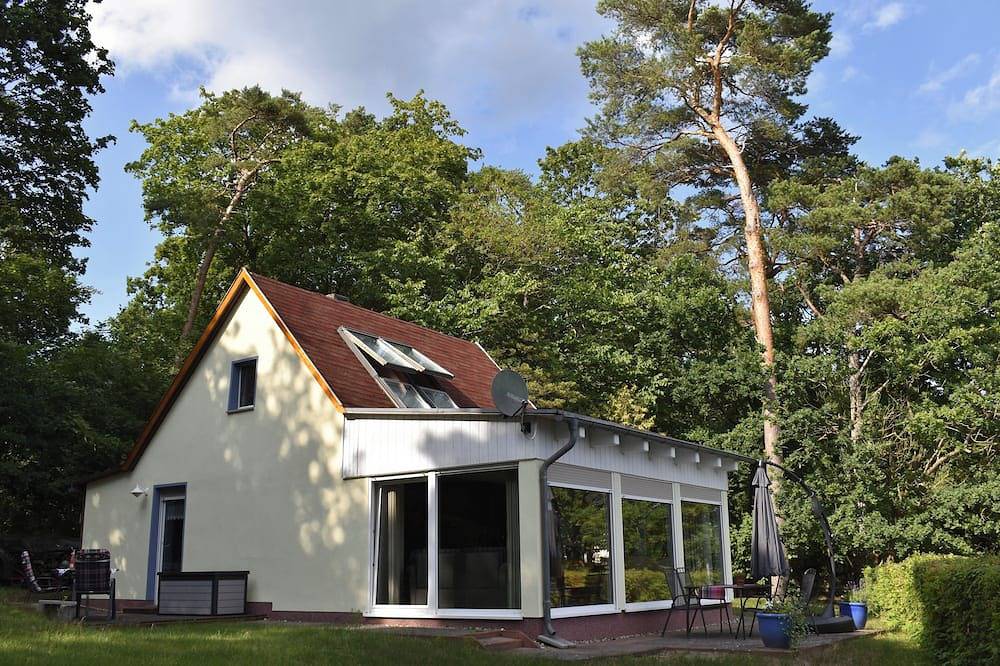 Ferienhaus in traumhafter Lage mit Meerblick auf großem Naturgrundstück in Göhren, Rügen