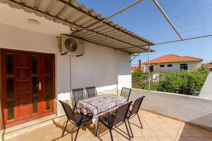 Gîte pour 5 personnes, avec terrasse, animaux acceptés à Jelsa - 2