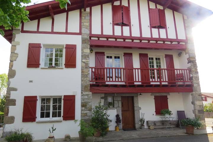 Gîte pour 6 personnes, avec Terrasse et Jardin