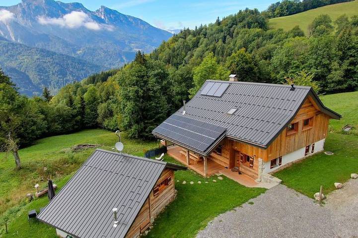 Casa rural para 14 personas, con balcón además de jacuzzi y jardín - 1