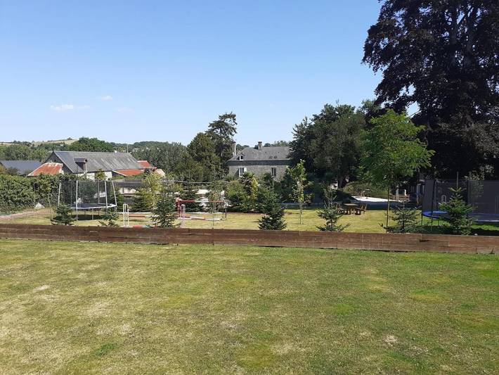 Appartement de vacances pour 9 personnes, avec Jacuzzi et Terrasse ainsi que Jardin et Piscine