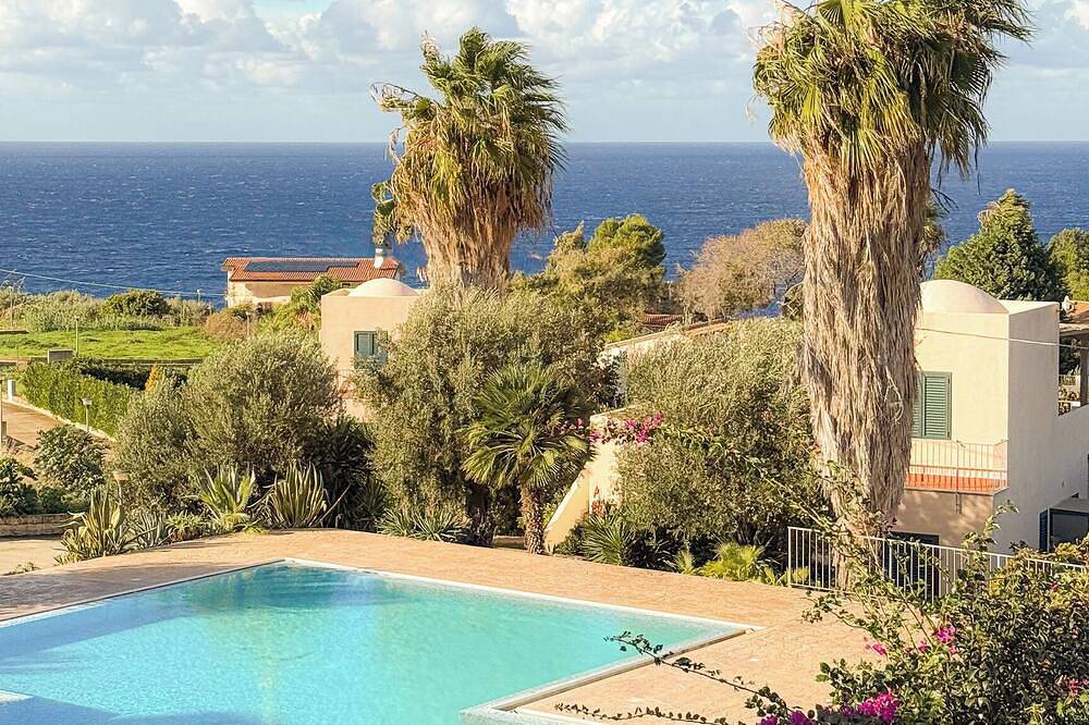 Beautiful retreat view with swimming pool, Sub Paradise in Zambrone, Provincia di Vibo Valentia