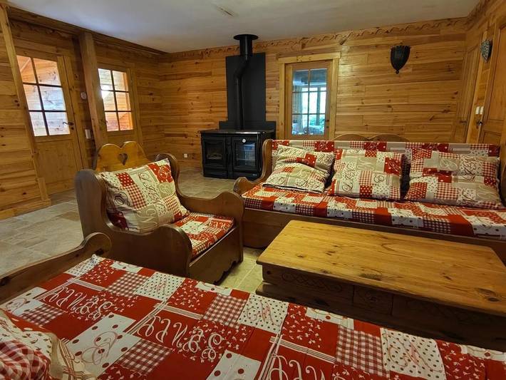 Gîte pour 15 personnes, avec terrasse et vue, adapté aux familles à Boulc