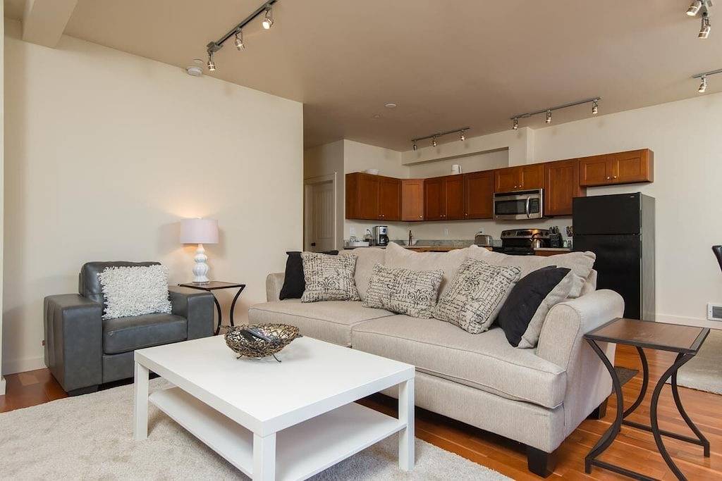 Ganze Wohnung, Nw-Bezirk! Gratis Parkplätze! Neuere Wohnung Walk Score 95! in Portland, Multnomah County