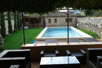 Location de vacances pour 10 personnes, avec balcon et jardin à Pignans