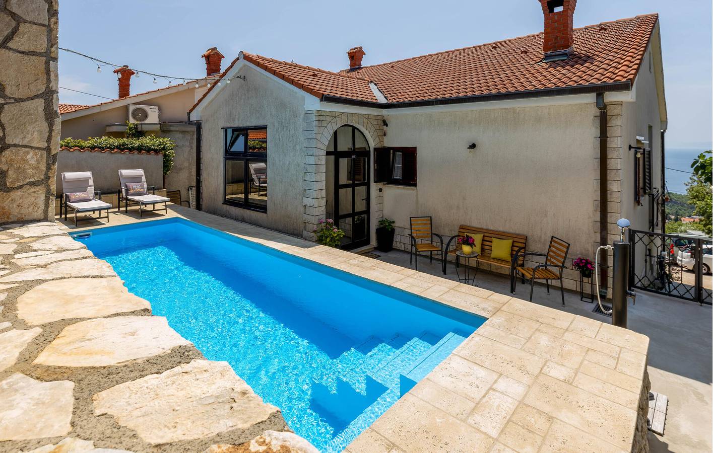 Holiday home for 10 people with hot tub in Vrh Martinscice, Primorje-Gorski Kotar