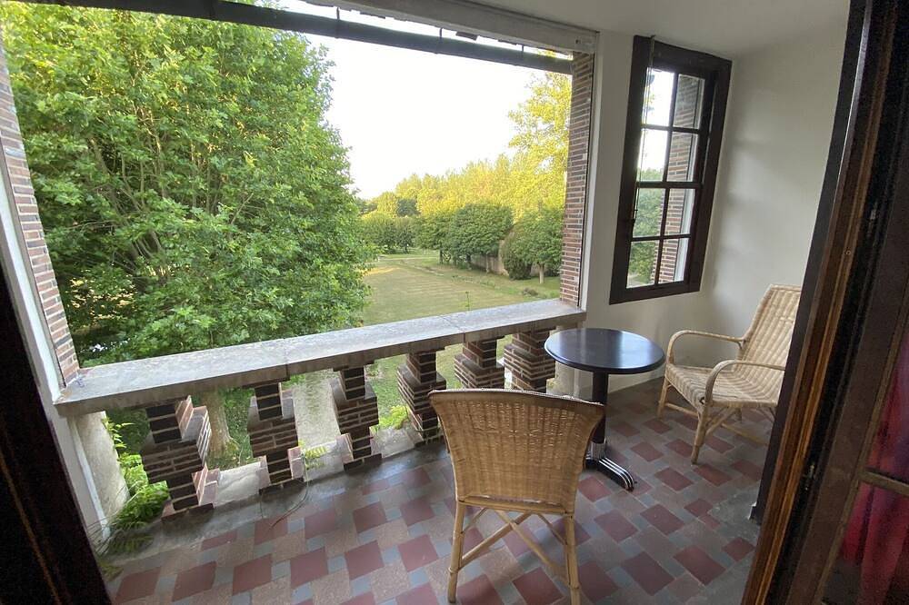 Chambre de Charme Avec vue Pour le Télétravail ou le Farniente ! in Villiers-Saint-Benoît, Auxerre und Umgebung
