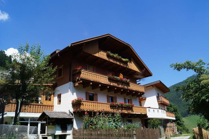 Hel lejlighed, Traditional Apartment "Waldstille" in Idyllic Nature, Balcony and Wi-Fi in Onach, St. Lorenzen