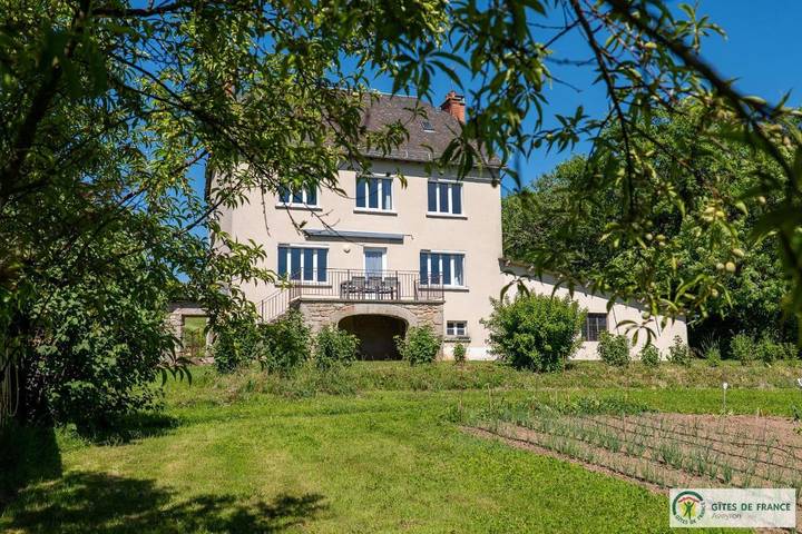 Location de vacances pour 7 personnes, avec jardin et terrasse, animaux acceptés à Villecomtal - 2