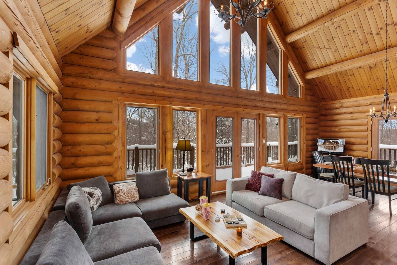 Chalet Zurri     Private Spa  Lake   Mountain Zen in Labelle Québec, Quebec