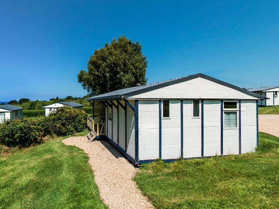 Camping Village de l'Armorique - Chalet 7 persons - Chalet - 3 bedrooms in Plestin-les-Grèves, Ceinture Dorée