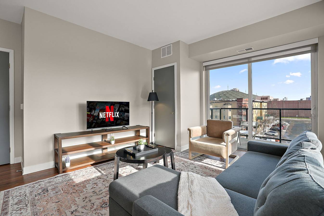 Entire apartment, Cozysuites in Marquee 2Br 2Ba King w pool gym in Minneapolis, Twin Cities