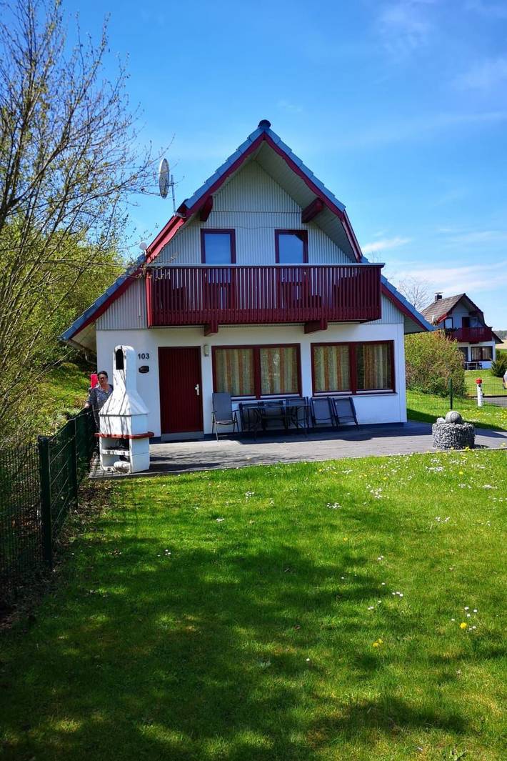 Ferienhaus für 6 Personen, mit Balkon und Terrasse sowie Garten in Neuenstein