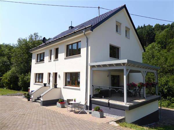Ferienwohnung für 4 Personen, mit Terrasse und Garten sowie Ausblick in Monreal