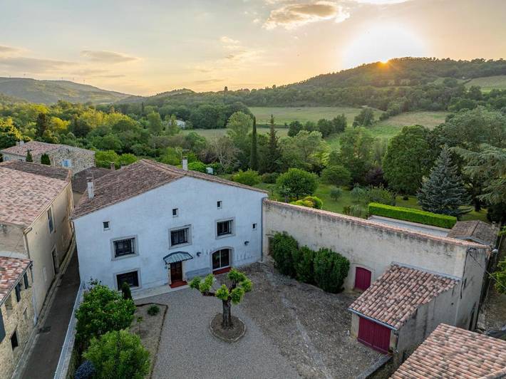 Location de vacances pour 8 personnes, avec piscine ainsi que jardin et vue à Cournanel - 3