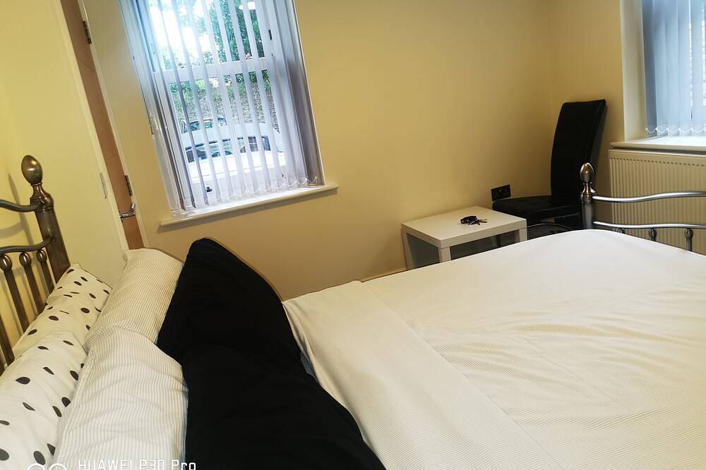Entire apartment, One bedroom apartment in Horsham city center in Horsham, West Sussex