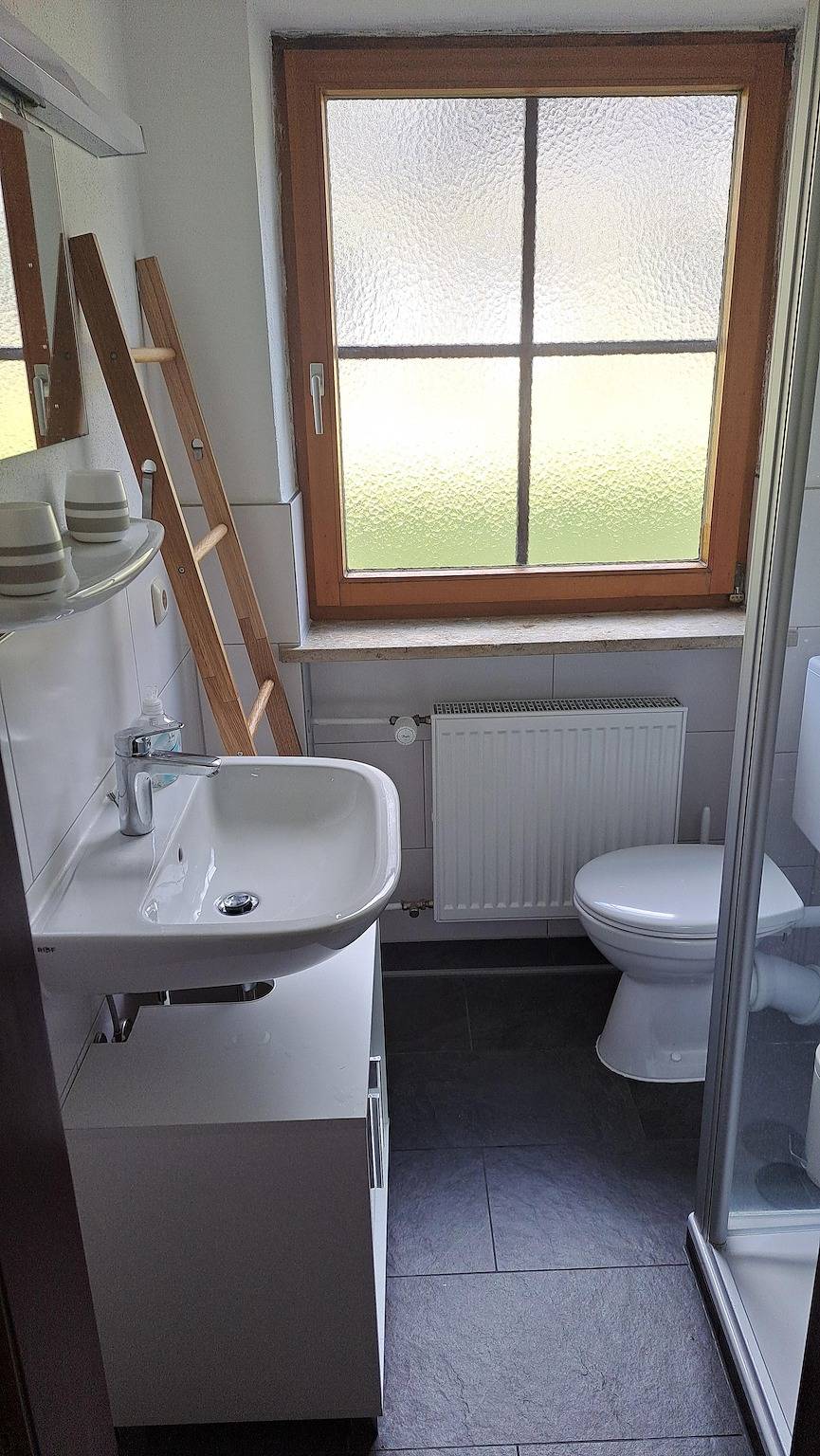 Ganze Ferienwohnung, Ferienwohnung Dillmann - Ferienwohnung 50 qm separates Schlafzimmer und Süd-Terrasse im Erdgeschoss in Sachrang, Aschau im Chiemgau