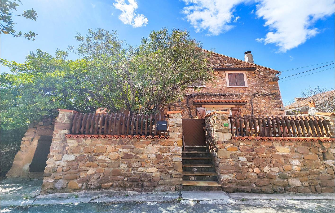 Cébazan Wohnung: 86qm, Terrasse, Parkplatz & Internet in Cébazan, Mittelmeerküste (Frankreich)