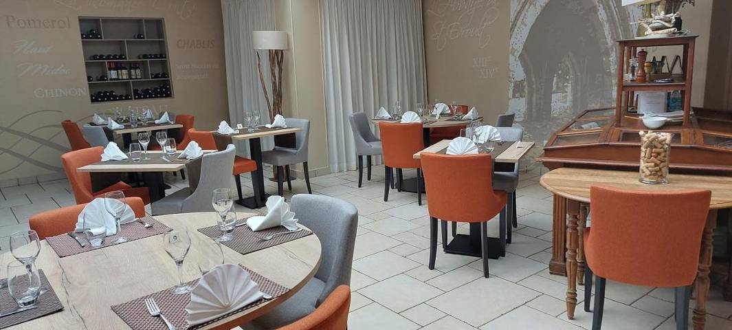 Hôtel pour 2 personnes, avec terrasse ainsi que vue sur le lac et vue à Saint-Evroult-Notre-Dame-du-Bois - 2