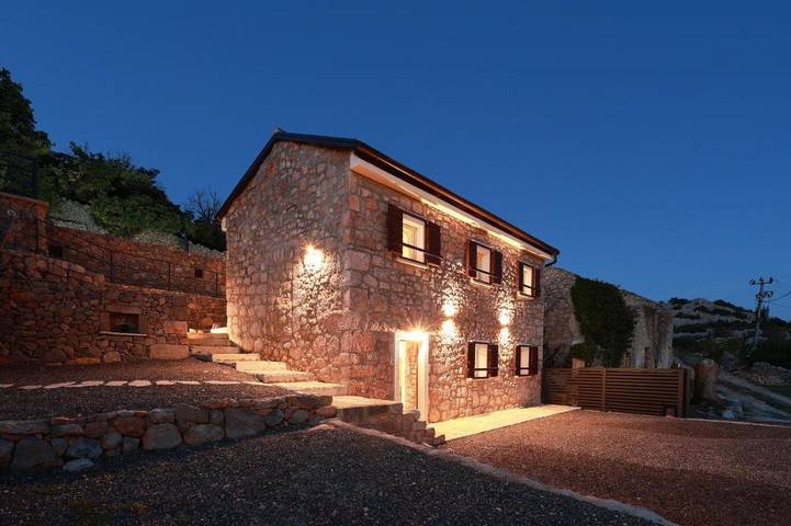 Ferienhaus für 4 Personen, mit Terrasse und Garten sowie Pool und Ausblick