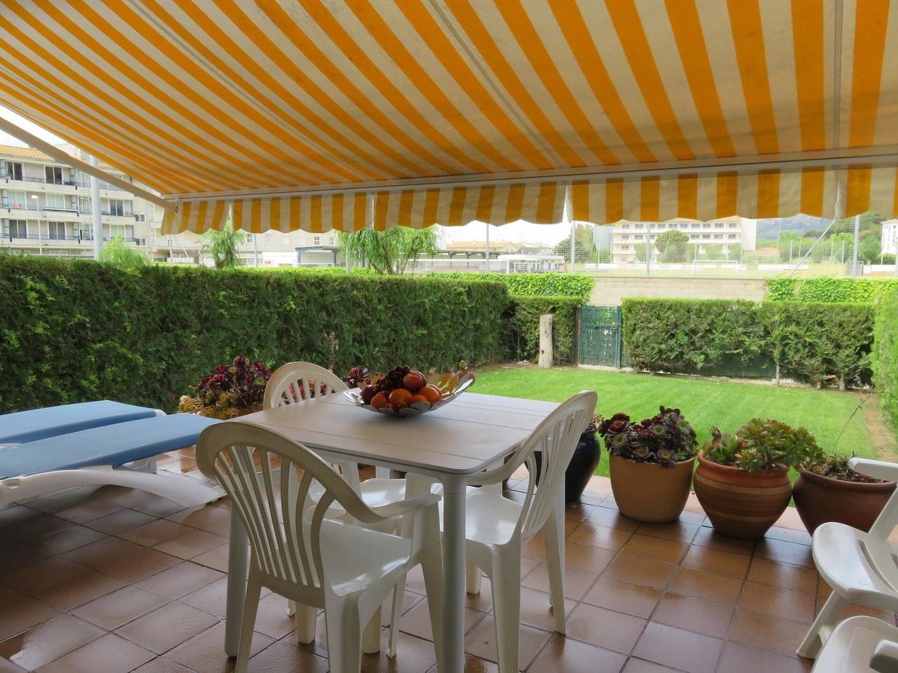 Apartamento entero, "Mar Dor garden apartment" con vistas a la montaña, piscina, aire acondicionado y Wi-Fi in L' Estartit, Estartit