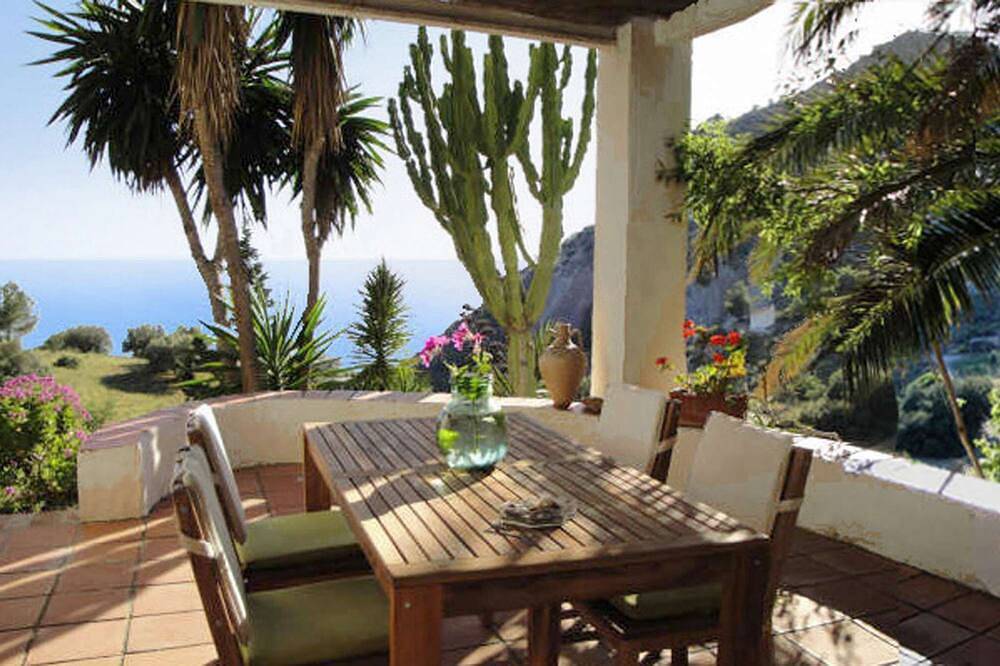 Magnifique maison andalouse dans une superbe réserve naturelle in Acantilados de Maro, Nerja