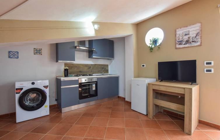 Entire holiday apartment, Cozy 2-Bedroom Apartment with Terrace Near Coastline & City Center in Trabia, Palermo Province