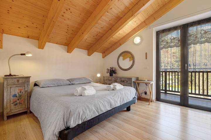 Entire apartment, Casa Rosy with Balcony and Mountain View in the Center of Pinzolo in Pinzolo, Comune di Pinzolo