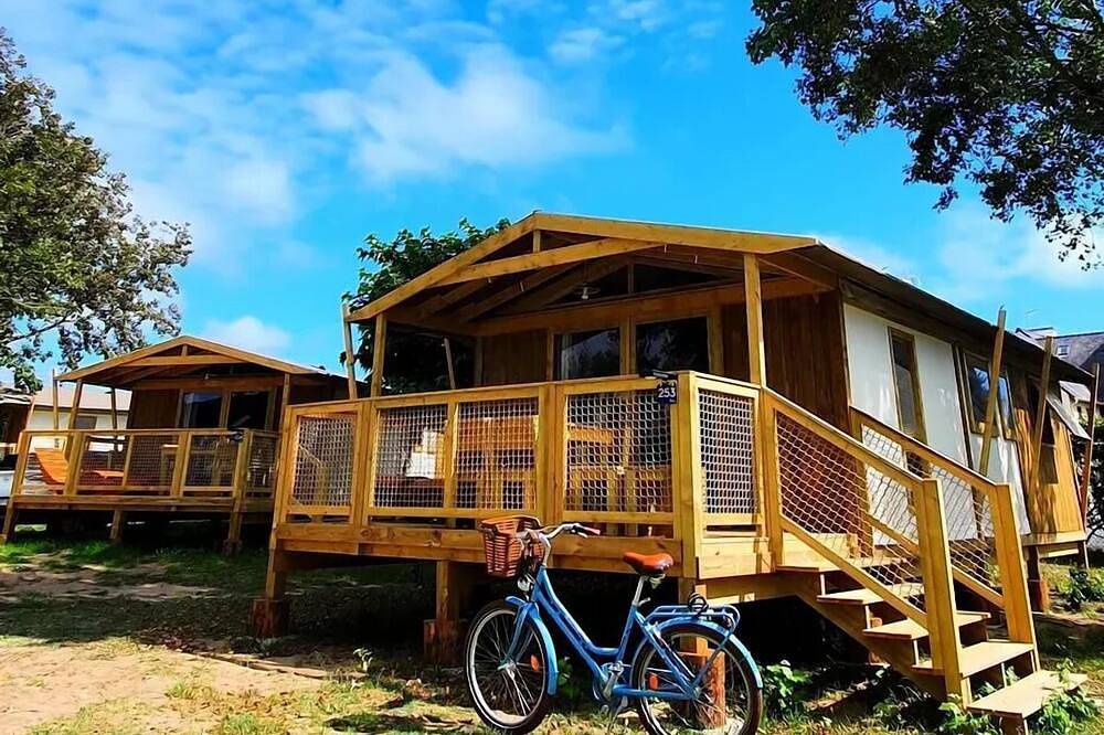 Flower Camping Les Paludiers **** - Sweetflower on pilingis Premium 43m2 (2 bedrooms) including terrace 11m2 + Tv + sheets and towels 5 people in Batz-sur-Mer, Côte d'Amour