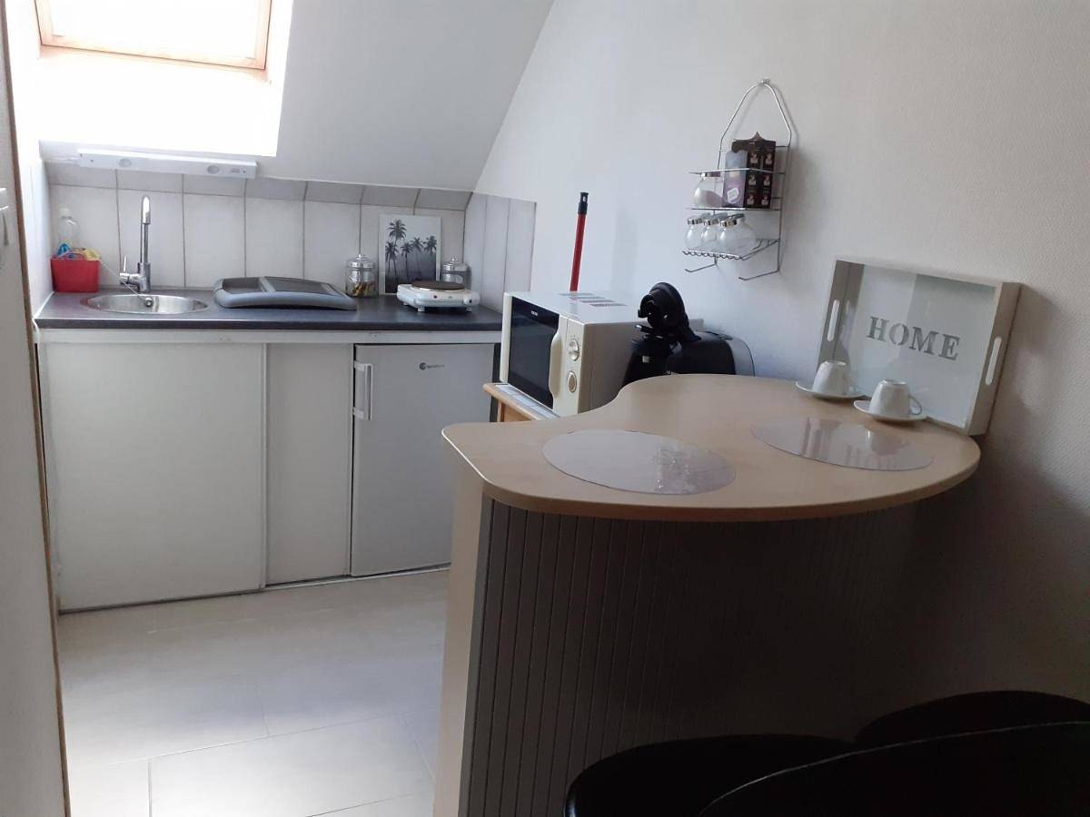 Appartement entier, Studio chaleureux Beauvais-centre, gare et proche Aéroport in Beauvais, Oise