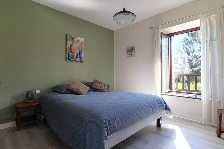 Location de vacances pour 6 personnes, avec jardin ainsi que piscine et terrasse, animaux acceptés à Bonnemain - 2