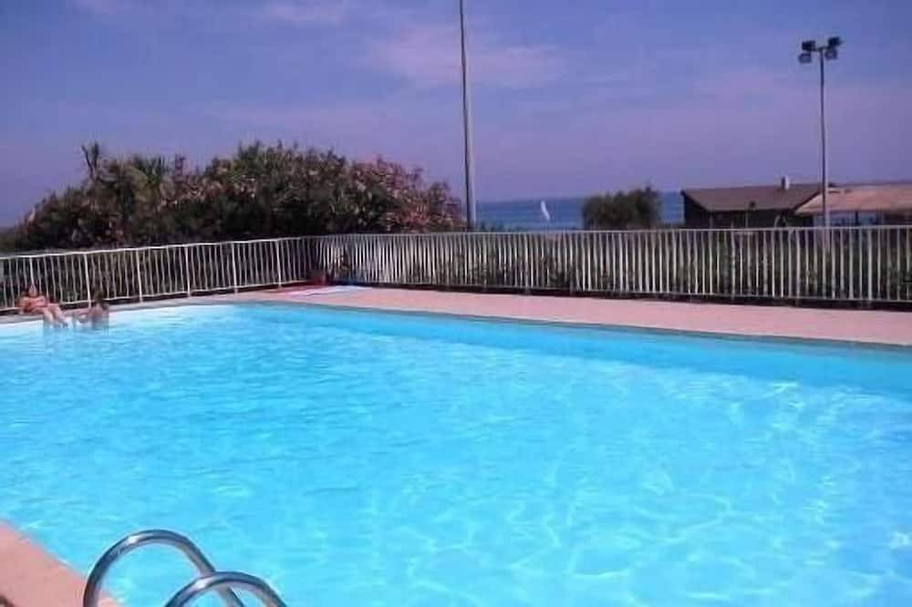 Ganze Wohnung, Apartment in luxuriöser, von Bäumen gesäumter Residenz mit direktem Zugang zum Strand in Prunete, Cervione