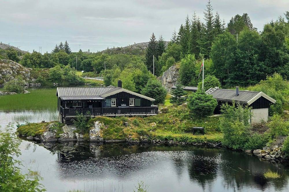 Gemütliche Blockhütte aus dem Jahr 1966 mit Sauna in Hitra