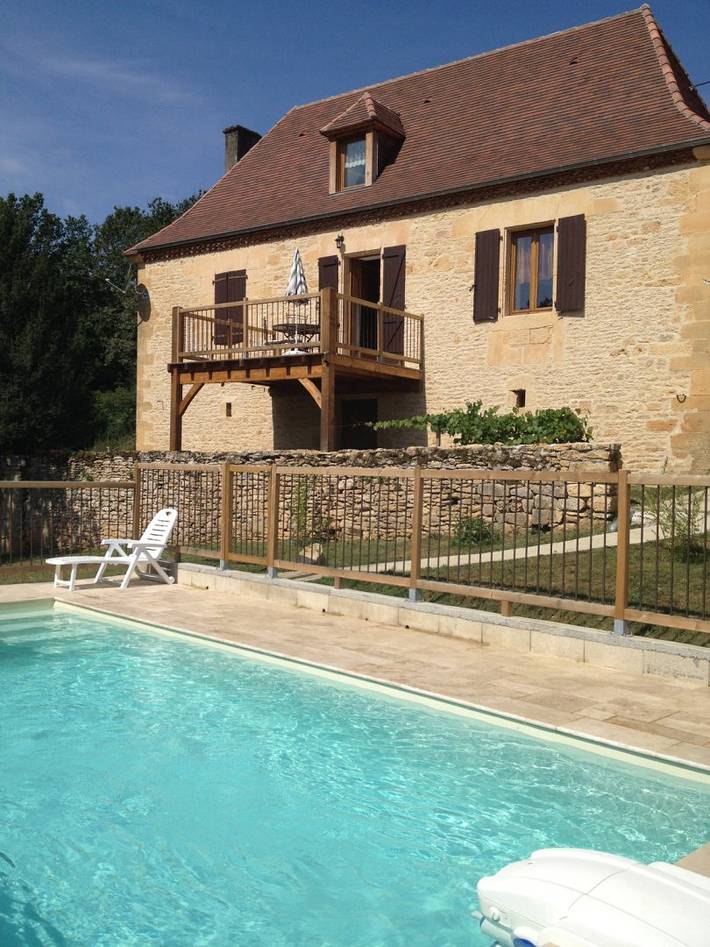 Gîte pour 6 personnes, avec terrasse ainsi que jardin et piscine à Les Eyzies-de-Tayac-Sireuil