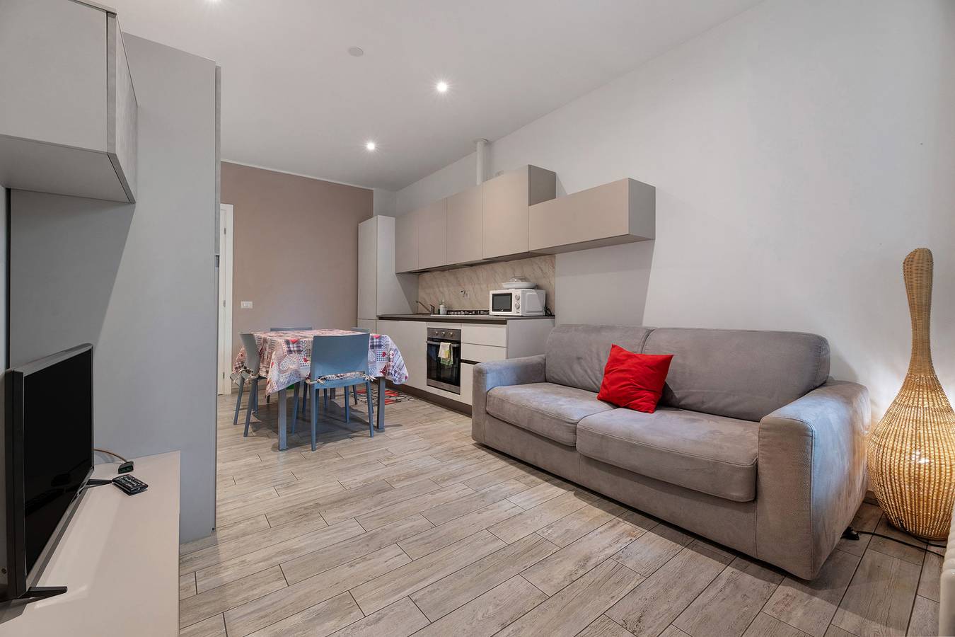 Ganze Wohnung, Ferienwohnung 'La Casa Di Angio' mit Wi-Fi in Lanzo d'Intelvi, Alta Valle Intelvi