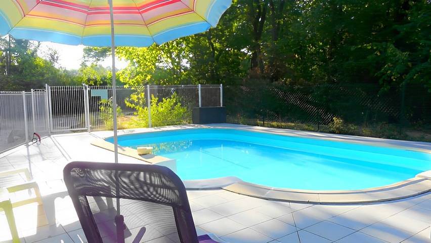 Gîte pour 4 personnes, avec piscine ainsi que terrasse et jardin dans le Tarn-et-Garonne - 2