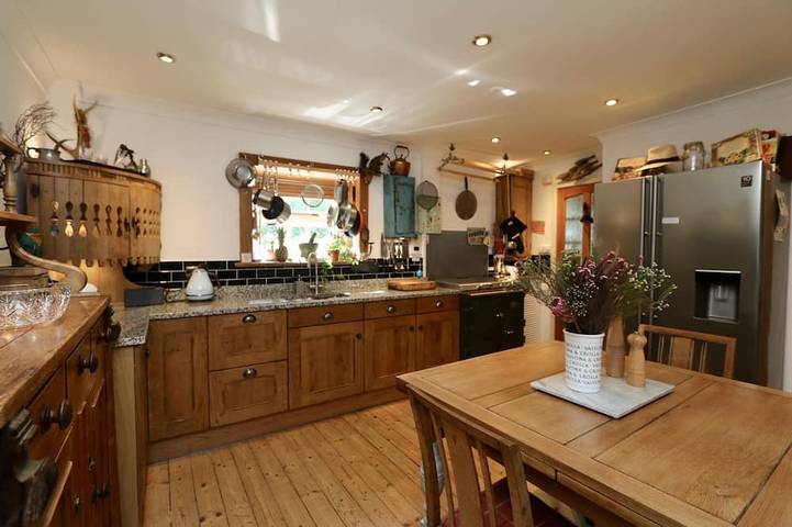 Glamping for 4 people, with pool and garden in Stirling region