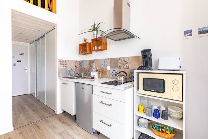 Estudio entero, Estudio independiente en la isla con terraza privada, jardín compartido y Wi-Fi in Saint-Georges-d'Oléron, Côte de Beauté