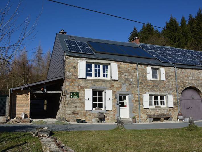 Location de vacances pour 8 personnes, avec Terrasse ainsi que Jardin et Sauna à Viroinval