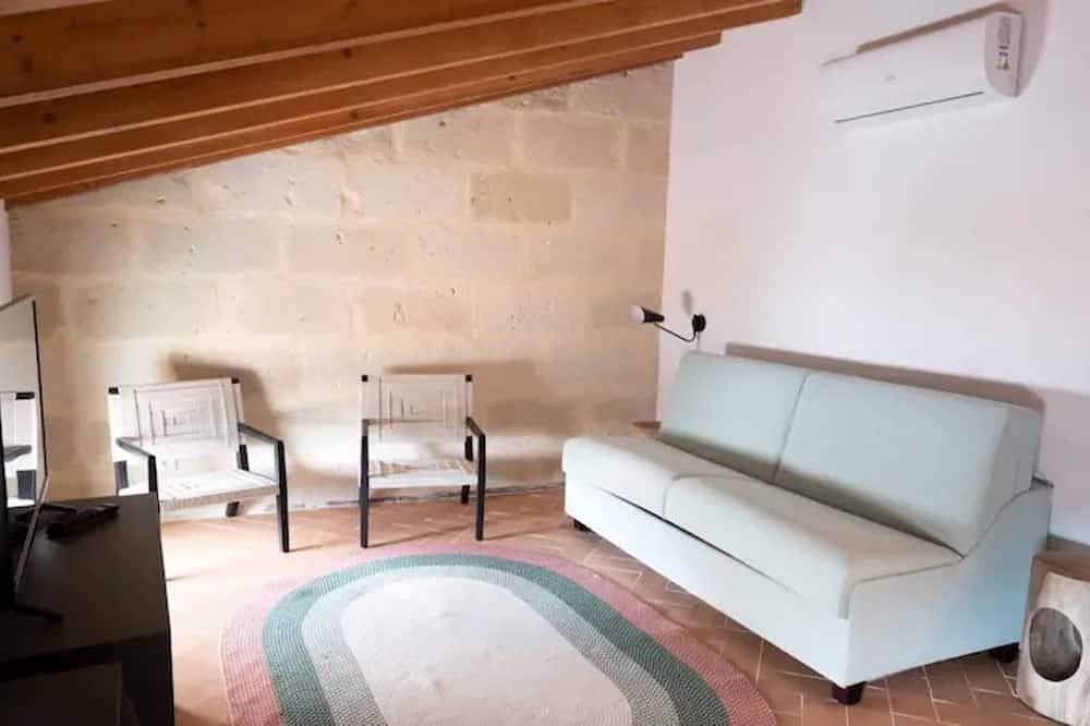 Entire apartment, Apartment 'Atico' with Mountain View, Wi-Fi and Air Conditioning in Maó, Menorca