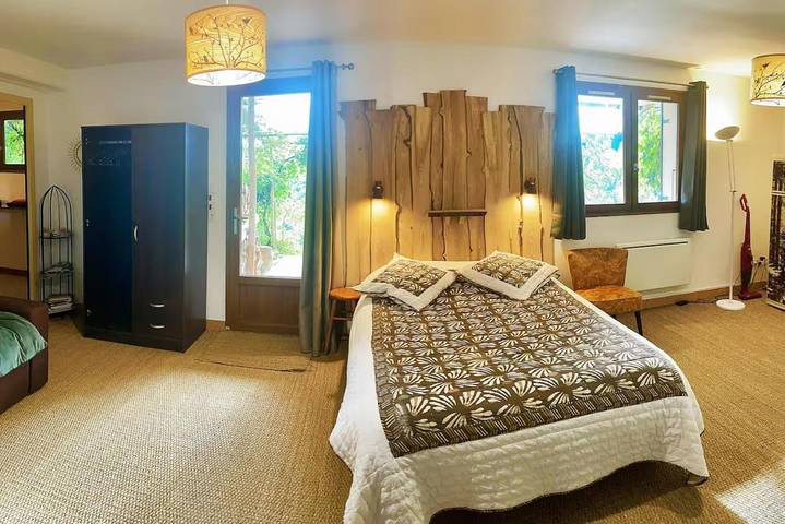 Gîte pour 2 personnes, avec Terrasse ainsi que Jardin et Vue à Chaux-des-Crotenay