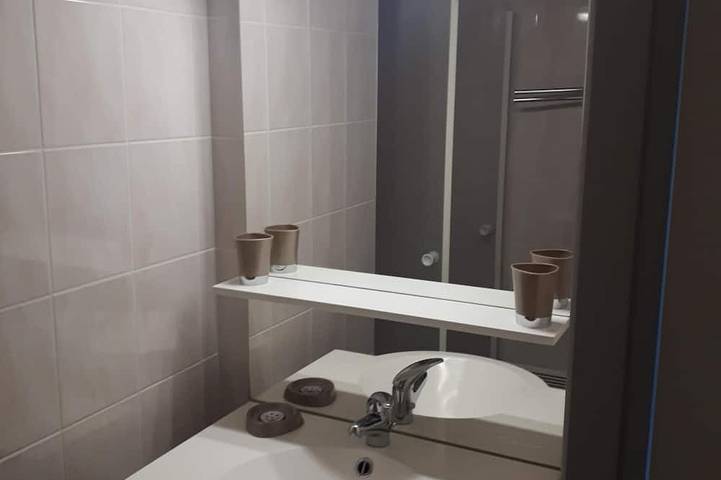 Gîte pour 2 personnes, avec balcon et piscine à Vals-les-Bains - 4