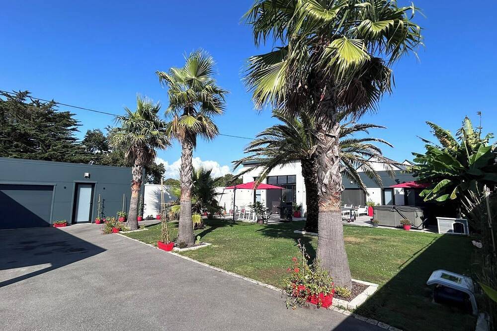 New house, Jacuzzi, Terrace, Near to Beaches and Shops in Le Tour-du-Parc, Côte des Mégalithes