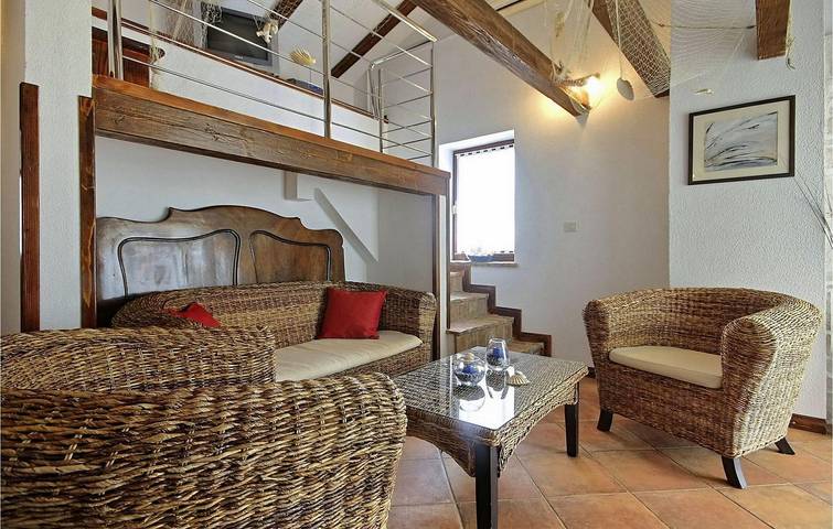 Charmante 2-Zimmer-Wohnung mit Terrasse in der Nähe von Labin und Restaurants in Vinez, Ostküste Istrien