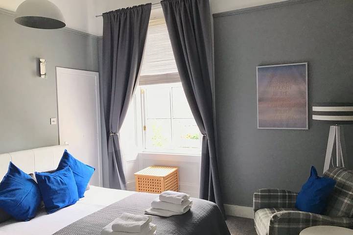 Ganze Wohnung, Geräumiges Upper Villa Apartment in der Nähe von Glasgow, in der Nähe von Marr Hall & Ingliston in Renfrewshire
