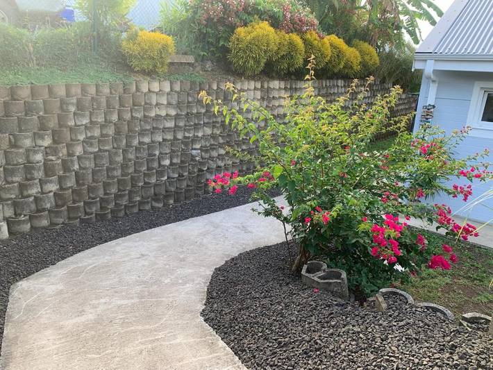 Gîte pour 2 personnes, avec piscine ainsi que vue et jardin dans Baignoire de Joséphine - 3