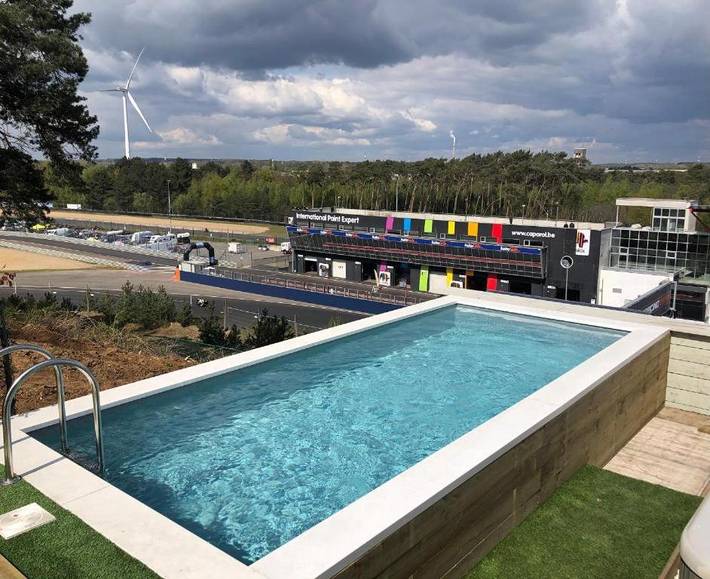Location de vacances pour 12 personnes, avec jardin ainsi que piscine et jacuzzi à Heusden-Zolder - 2
