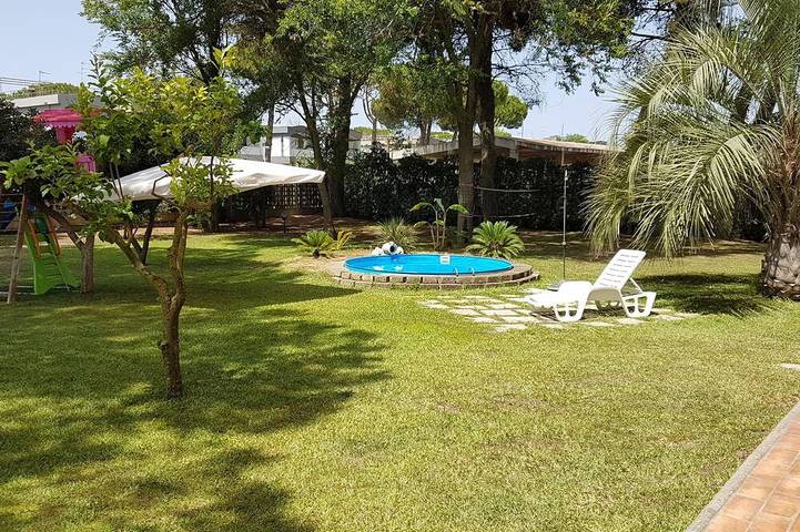 Ferienhaus für 7 Personen, mit Balkon und Whirlpool sowie Garten und Pool